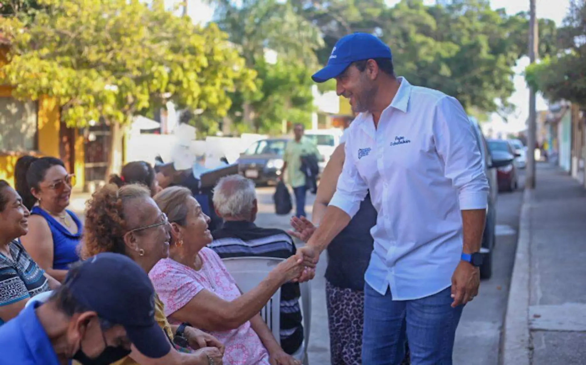 Pepe Schekaibán se reúne con habitantes de la Morelos y  tres colonias más 